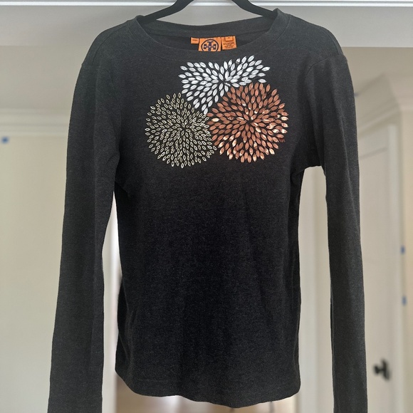 Tory Burch Long Sleeve Dark Grey T with awesome starburst embellishment - Size M - Picture 3 of 8